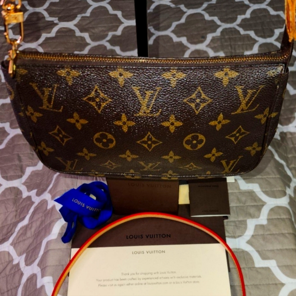 Louis Vuitton Pochette DATE STAMPED TH0934